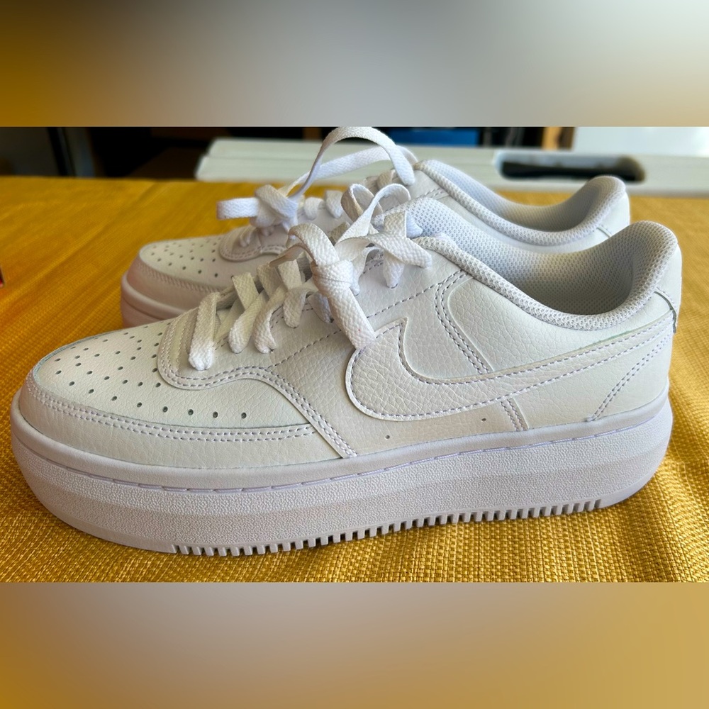 NWT Women’s Nike Court Vision Alta